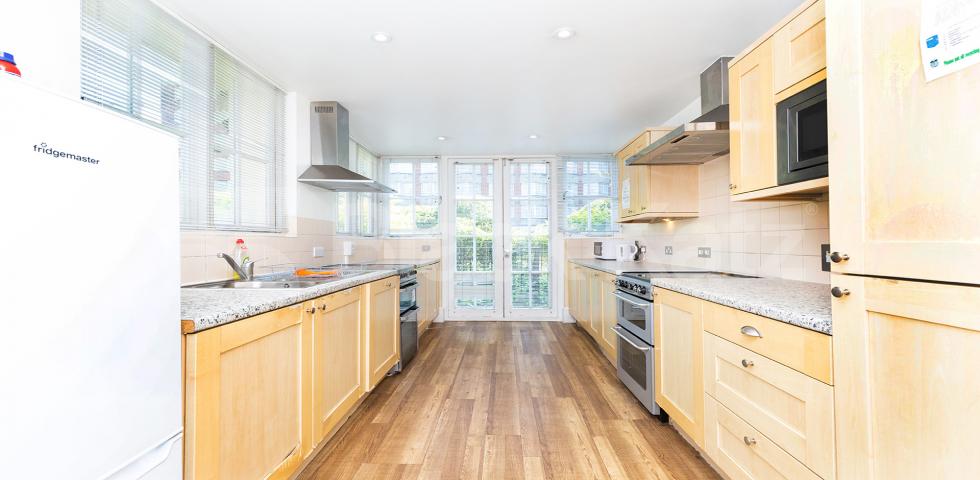 			HUGE 5 BED IN WC1!, 5 Bedroom, 1 bath, 1 reception Flat			 Bedford Place, BLOOMSBURY